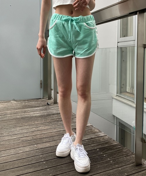 GLAMOROUS JANE（グラマラスジェーン）の「ミニ裏毛サイドロゴ配色パイピングショートパンツ（スウェットパンツ・レディース・ブラック/ミント/杢グレー・M/L）」の17枚目の写真