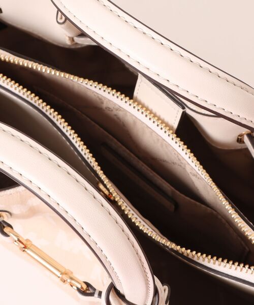 MICHAEL KORS(マイケルコース)の「CARSON センタージップ サッチェル スモール - MKシグネチャー(ハンドバッグ・レディース・ベージュ系・FREE)」の4枚目の写真