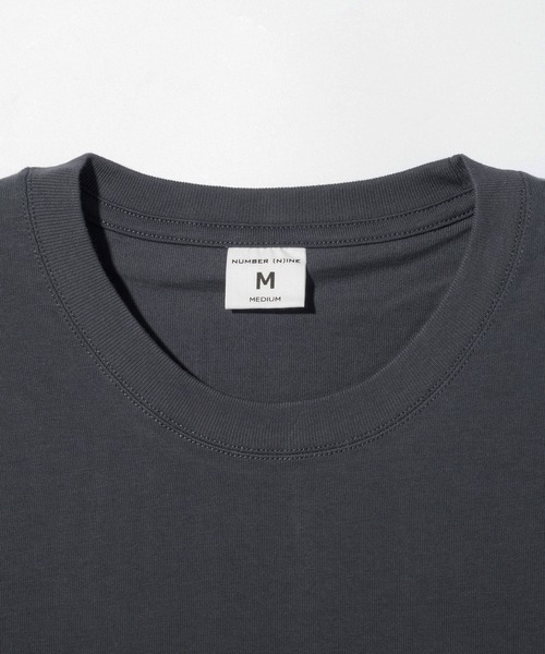 NUMBER (N)INE（ナンバーナイン）の「【NUMBER(N)INE/ナンバーナイン】BASIC HEM PRINTED POCKET T-SHIRT / ベーシック ワンポイント ロゴプリント ポケット Tシャツ（Tシャツ/カットソー・メンズ・ブラック/ホワイト/チャコールグレー・M/L/XL）」の9枚目の写真
