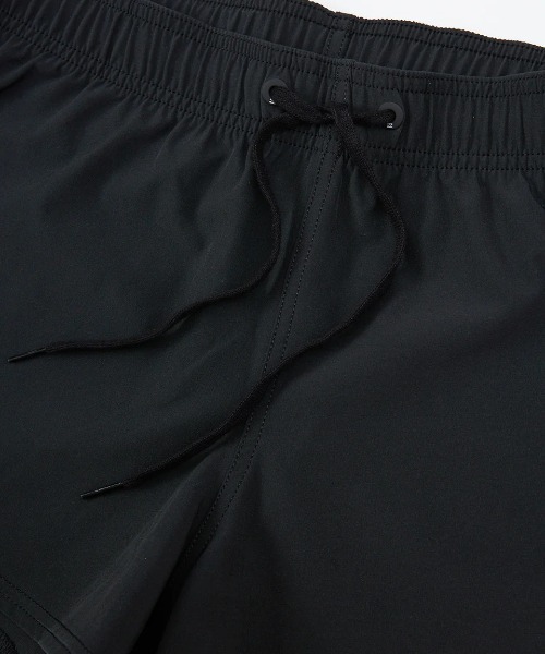 BILLABONG GIRL(ビラボンガール)の「BILLABONG レディース SIDE LOGO TAPE SOLID SHORT BOARDSHORTS ボードショーツ 【2025年春夏モデル】/ビラボン水陸両用ウエストゴムサーフトランクス・ボードショーツ・バギーショーツ(水着)(水着・レディース・ブラック・MEDIUM/LARGE)」の7枚目の写真