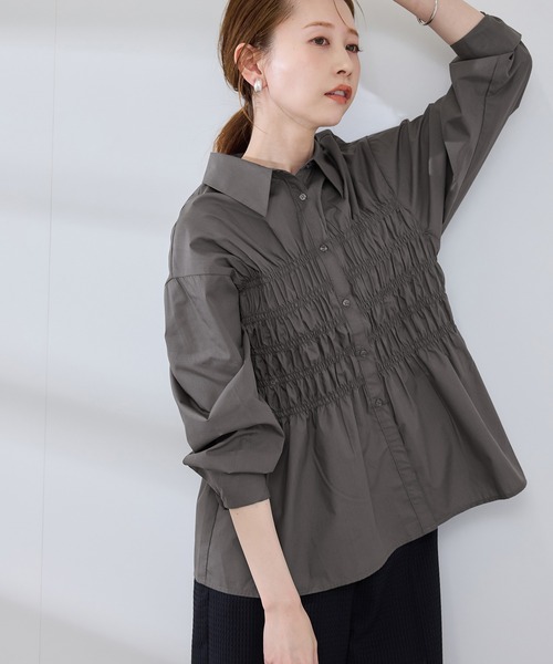 ROPE' PICNIC(ロペピクニック)の「【WEB限定】【emur/エミュール】シャーリングシャツ(シャツ/ブラウス・レディース・チャコールグレー/オフホワイト/サックスブルー・38)」の7枚目の写真