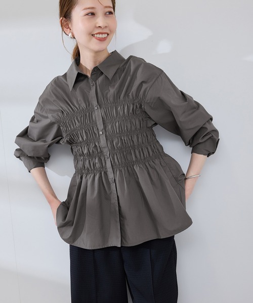 ROPE' PICNIC(ロペピクニック)の「【WEB限定】【emur/エミュール】シャーリングシャツ(シャツ/ブラウス・レディース・チャコールグレー/オフホワイト/サックスブルー・38)」の8枚目の写真