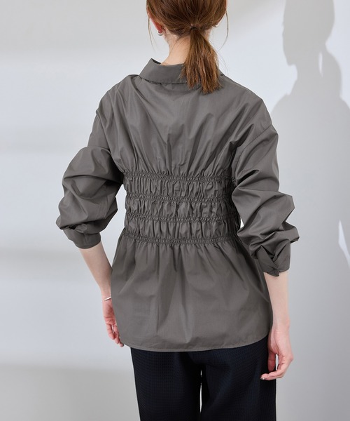 ROPE' PICNIC(ロペピクニック)の「【WEB限定】【emur/エミュール】シャーリングシャツ(シャツ/ブラウス・レディース・チャコールグレー/オフホワイト/サックスブルー・38)」の10枚目の写真