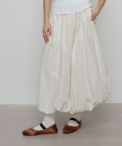 SallyLunn(サリーラン)の「ウエストゴムマキシスカート(スカート・レディース・ホワイト/ブラック/グレー・MEDIUM/LARGE)」の1枚目の写真