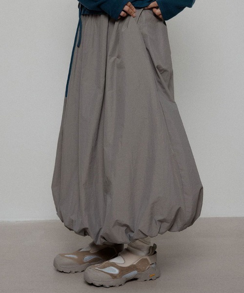 SallyLunn(サリーラン)の「ウエストゴムマキシスカート(スカート・レディース・ホワイト/ブラック/グレー・MEDIUM/LARGE)」の5枚目の写真