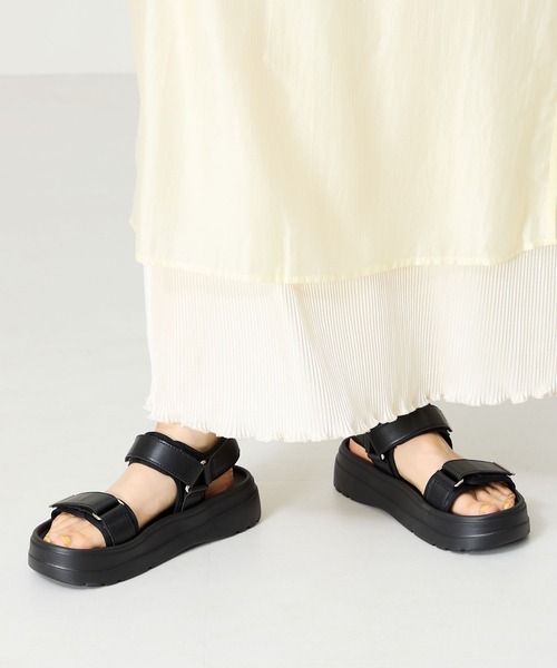 ORiental TRaffic(オリエンタルトラフィック)の「【Fit meサンダル】メタルパーツ厚底サンダル/51226(サンダル・レディース・ベージュ/ブラック・S/M/L/LL)」の6枚目の写真