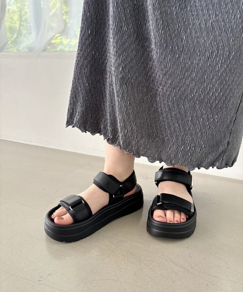 ORiental TRaffic（オリエンタルトラフィック）の「【Fit meサンダル】メタルパーツ厚底サンダル/51226（サンダル・レディース・ベージュ/ブラック・S/M/L/LL）」の21枚目の写真