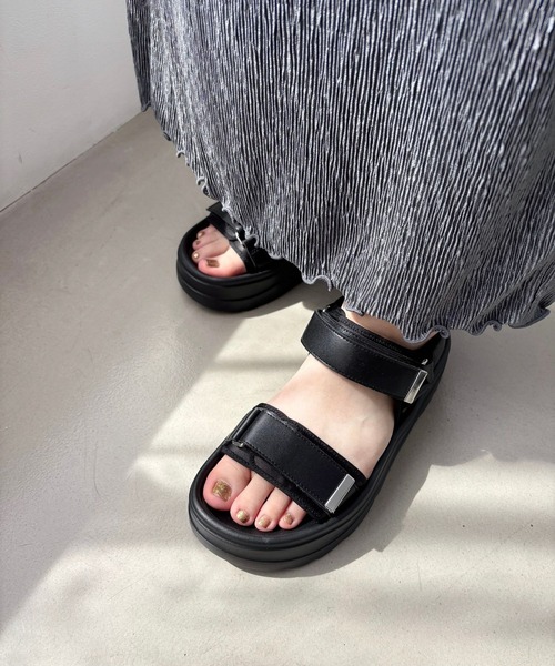ORiental TRaffic（オリエンタルトラフィック）の「【Fit meサンダル】メタルパーツ厚底サンダル/51226（サンダル・レディース・ベージュ/ブラック・S/M/L/LL）」の22枚目の写真