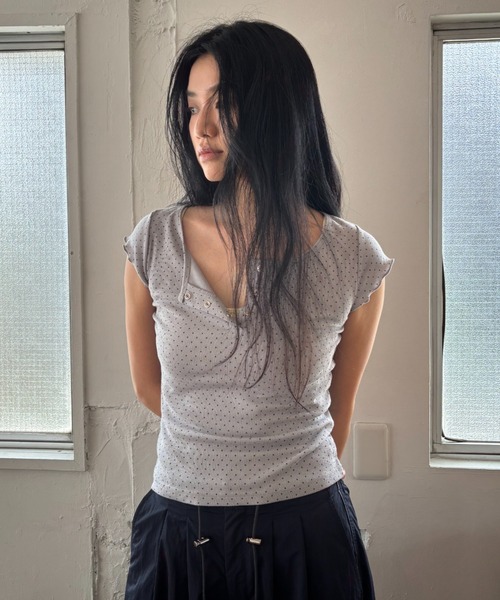 FUULLY STUDIO(フーリィーステューディオ)の「ミニドットヘンリートップス(Tシャツ/カットソー・レディース・グレー/チャコールグレー・FREE)」の20枚目の写真