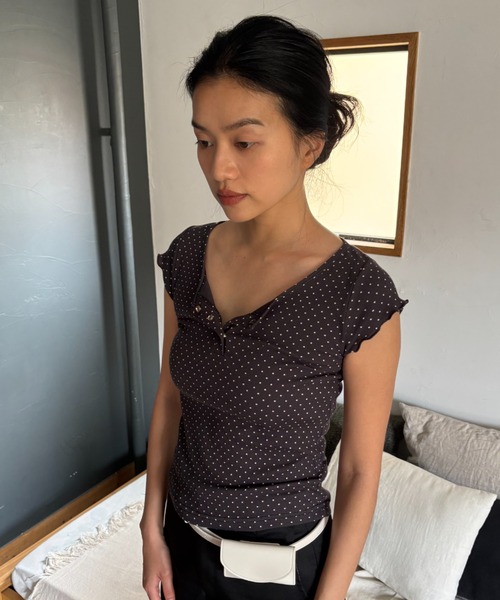 FUULLY STUDIO(フーリィーステューディオ)の「ミニドットヘンリートップス(Tシャツ/カットソー・レディース・グレー/チャコールグレー・FREE)」の7枚目の写真