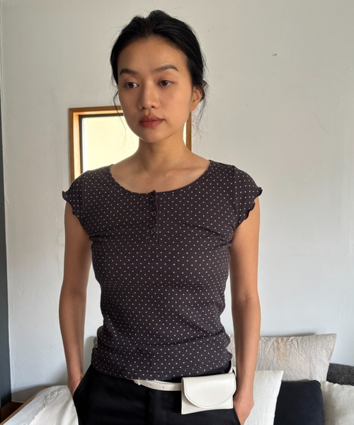 FUULLY STUDIO(フーリィーステューディオ)の「ミニドットヘンリートップス(Tシャツ/カットソー・レディース・グレー/チャコールグレー・FREE)」の8枚目の写真