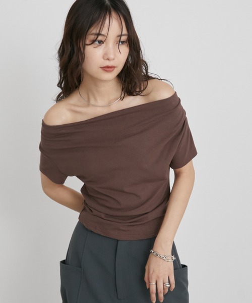 Aunt Marie's(アントマリーズ)の「ドレープオフショルハーフスリーブトップス(Tシャツ/カットソー・レディース・ライトイエロー/ホワイト/ブラック/ブラウン・FREE)」の3枚目の写真