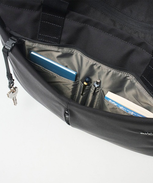 incase(インケース)の「Tracks Tote(トートバッグ・メンズ・ブラック・ONE SIZE)」の15枚目の写真