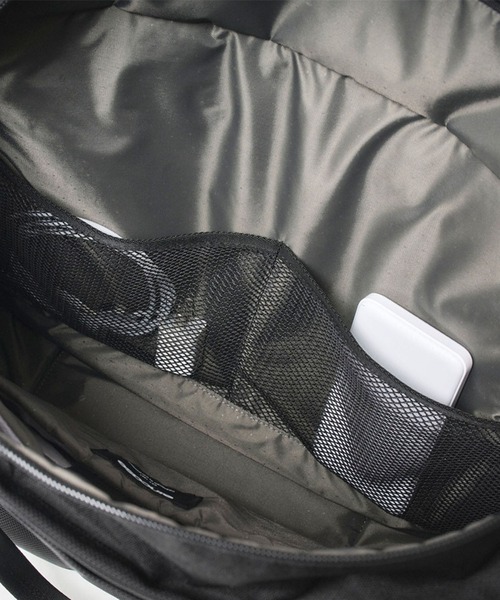 incase(インケース)の「Tracks Tote(トートバッグ・メンズ・ブラック・ONE SIZE)」の16枚目の写真