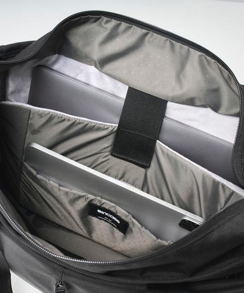 incase(インケース)の「Tracks Tote(トートバッグ・メンズ・ブラック・ONE SIZE)」の17枚目の写真