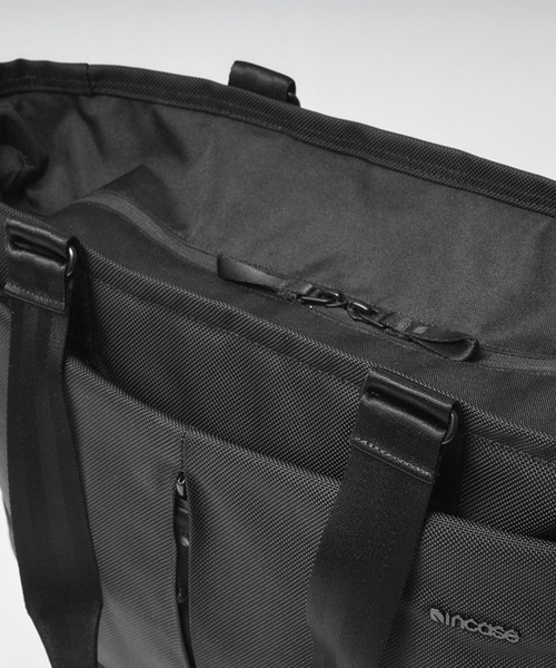 incase(インケース)の「Tracks Tote(トートバッグ・メンズ・ブラック・ONE SIZE)」の9枚目の写真