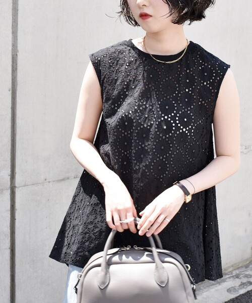 quaranciel(カランシエル)の「quaranciel:〈手洗い可能〉フラワー 刺繍 アイレット ノースリーブ フレア プルオーバー(シャツ/ブラウス・レディース・ブラック/ホワイト/ブラウン・ONE SIZE)」の18枚目の写真