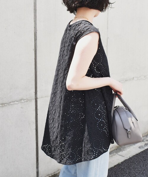 quaranciel(カランシエル)の「quaranciel:〈手洗い可能〉フラワー 刺繍 アイレット ノースリーブ フレア プルオーバー(シャツ/ブラウス・レディース・ブラック/ホワイト/ブラウン・ONE SIZE)」の21枚目の写真
