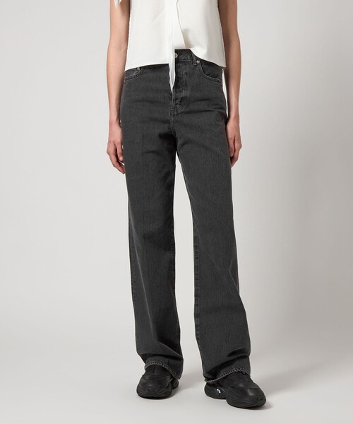 AEWEN MATOPH（イウエン マトフ）の「＜AEWEN MATOPH＞ストレート デニムパンツ（デニムパンツ・レディース・ブラック/ライトブルー・34/36/38）」の2枚目の写真