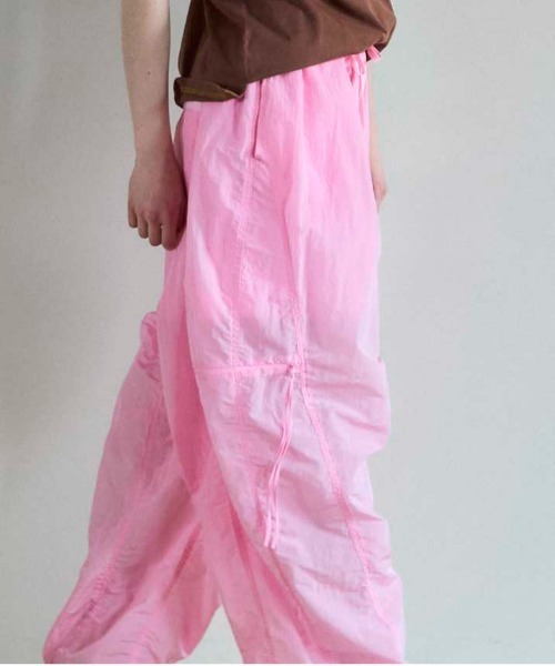 MAISON SPECIAL（メゾンスペシャル）の「Side Zipper Parachute Pants/サイドファスナーパラシュートパンツ（その他パンツ・レディース・ブラック/グリーン/アイボリー/ピンク・36/38）」の13枚目の写真