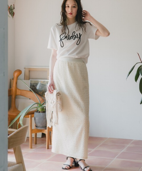 slattgir（スラットジール）の「高身長　綿１００％コード刺しゅうロゴTシャツ（トールサイズ）Essenave（Tシャツ/カットソー・レディース・オフホワイト/ブラック・T3L/TLL/TM/TL）」の7枚目の写真