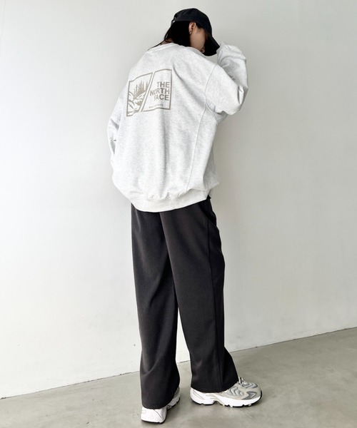 THE NORTH FACE（ザノースフェイス）の「THE NORTH FACE(ザ・ノースフェイス)/バックプリント ロゴ ルーズフィット スウェット/M'S BOSQUE SWEATSHIRTS（スウェット・レディース・ブラック/クリーム/シルバー/グレー・M/L/XL/XXL/S）」の12枚目の写真
