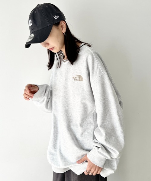 THE NORTH FACE（ザノースフェイス）の「THE NORTH FACE(ザ・ノースフェイス)/バックプリント ロゴ ルーズフィット スウェット/M'S BOSQUE SWEATSHIRTS（スウェット・レディース・ブラック/クリーム/シルバー/グレー・M/L/XL/XXL/S）」の17枚目の写真