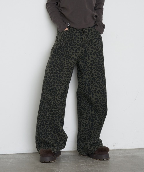 RAY CASSIN（レイカズン）の「【ウエスト調節可/2サイズ展開】ヒョウ柄サイド切替デニムワイドパンツ（デニムパンツ・レディース・グリーン系その他2/ベージュ系その他2/ブルー系その他2/ブラウン・FREE）」の7枚目の写真
