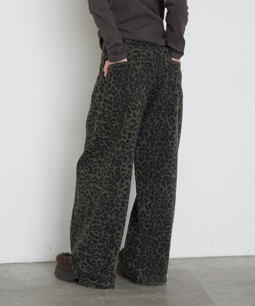 RAY CASSIN（レイカズン）の「【ウエスト調節可/2サイズ展開】ヒョウ柄サイド切替デニムワイドパンツ（デニムパンツ・レディース・グリーン系その他2/ベージュ系その他2/ブルー系その他2/ブラウン・FREE）」の8枚目の写真