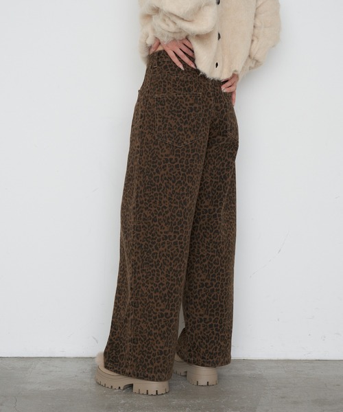 RAY CASSIN（レイカズン）の「【ウエスト調節可/2サイズ展開】ヒョウ柄サイド切替デニムワイドパンツ（デニムパンツ・レディース・グリーン系その他2/ベージュ系その他2/ブルー系その他2/ブラウン・FREE）」の14枚目の写真