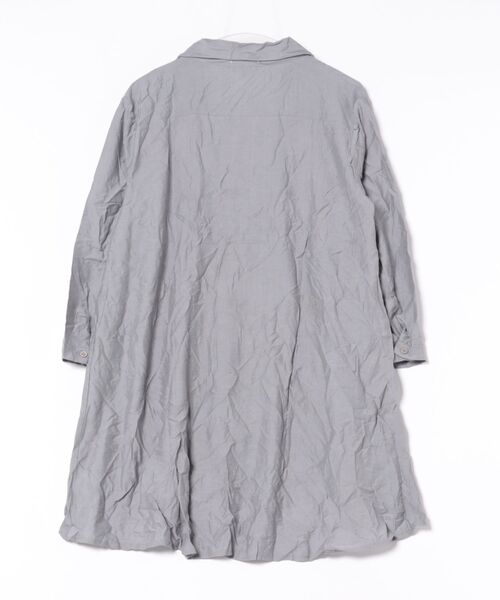 cammie(キャミー)の「イレギュラーヘムフレアシャツ(シャツ/ブラウス・レディース・グレー/レッド/ベージュ・MEDIUM/LARGE)」の15枚目の写真