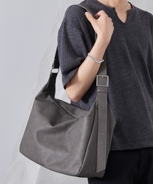 Loose/ルース（ルース）の「ビッグショルダーバッグ/A4収納可能（ショルダーバッグ）」
