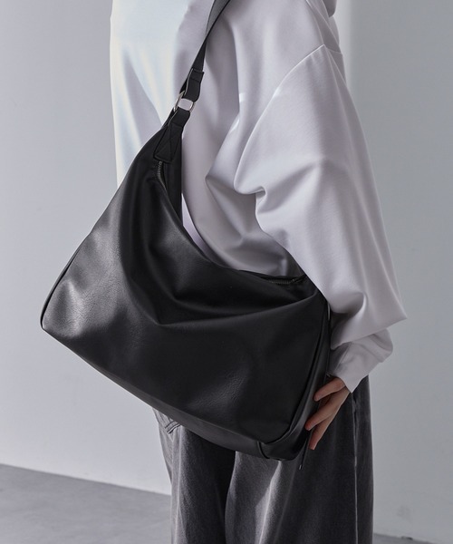 Loose/ルース(ルース)の「ビッグショルダーバッグ/A4収納可能(ショルダーバッグ・メンズ・チャコールアッシュ/ブラック・FREE)」の1枚目の写真