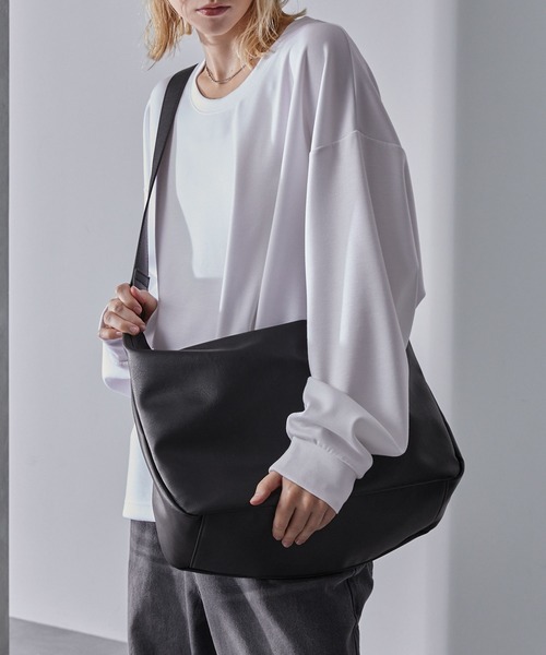 Loose/ルース(ルース)の「ビッグショルダーバッグ/A4収納可能(ショルダーバッグ・メンズ・チャコールアッシュ/ブラック・FREE)」の6枚目の写真