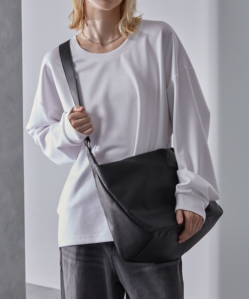 Loose/ルース(ルース)の「ビッグショルダーバッグ/A4収納可能(ショルダーバッグ・メンズ・チャコールアッシュ/ブラック・FREE)」の7枚目の写真