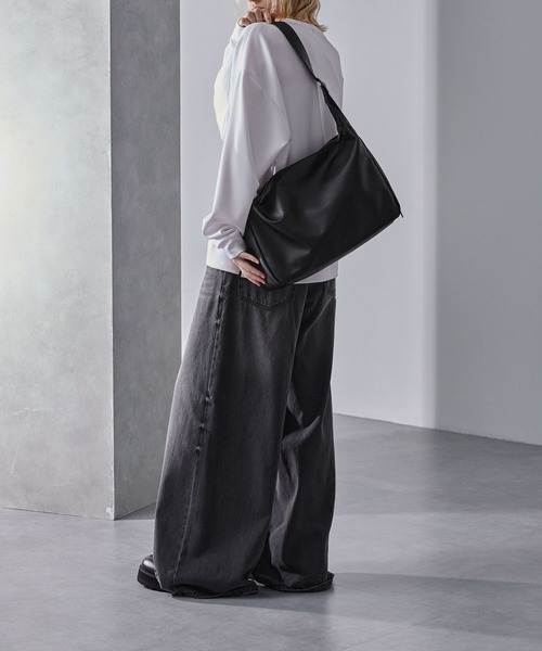 Loose/ルース(ルース)の「ビッグショルダーバッグ/A4収納可能(ショルダーバッグ・メンズ・チャコールアッシュ/ブラック・FREE)」の11枚目の写真