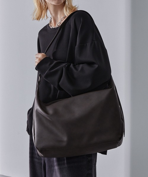 Loose/ルース(ルース)の「ビッグショルダーバッグ/A4収納可能(ショルダーバッグ・メンズ・チャコールアッシュ/ブラック・FREE)」の17枚目の写真