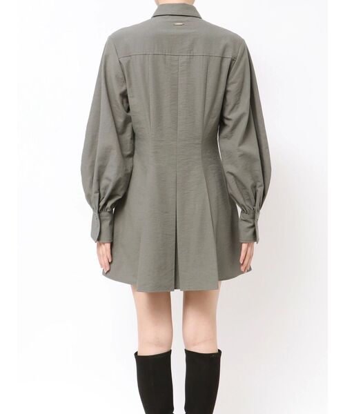 CALNAMUR（カルナムール）の「ギャザリングシャツミニワンピース（シャツワンピース・レディース・チャコールグレー/ベージュ/ブルー・FREE）」の6枚目の写真