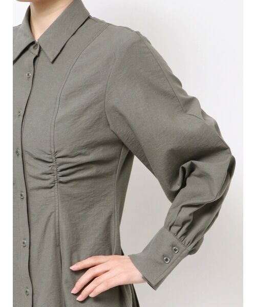 CALNAMUR（カルナムール）の「ギャザリングシャツミニワンピース（シャツワンピース・レディース・チャコールグレー/ベージュ/ブルー・FREE）」の8枚目の写真