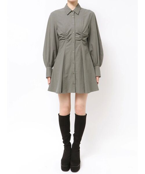 CALNAMUR（カルナムール）の「ギャザリングシャツミニワンピース（シャツワンピース・レディース・チャコールグレー/ベージュ/ブルー・FREE）」の12枚目の写真