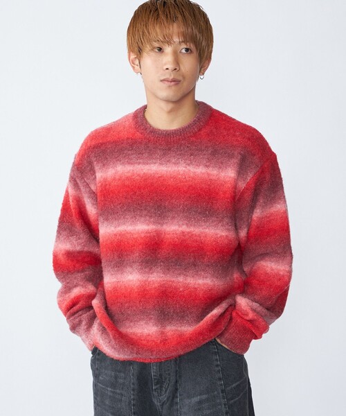 City Ambient Products（シティアンビエントプロダクツ）の「City Ambient Products: 〈手洗い可能〉グラデーション オンブレ ボーダー クルーネック ニット（ニット/セーター・メンズ・ブルー/ブラック/レッド・SMALL/MEDIUM/LARGE）」の3枚目の写真
