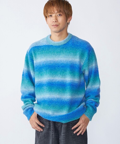 City Ambient Products（シティアンビエントプロダクツ）の「City Ambient Products: 〈手洗い可能〉グラデーション オンブレ ボーダー クルーネック ニット（ニット/セーター・メンズ・ブルー/ブラック/レッド・SMALL/MEDIUM/LARGE）」の2枚目の写真