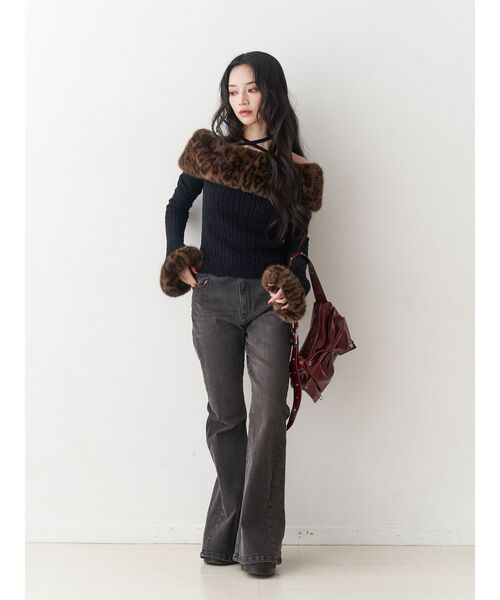 jouetie(ジュエティ)の「ファードッキングオフショルニット(ニット/セーター・レディース・オフホワイト/グレー/ブラック・MEDIUM)」の7枚目の写真