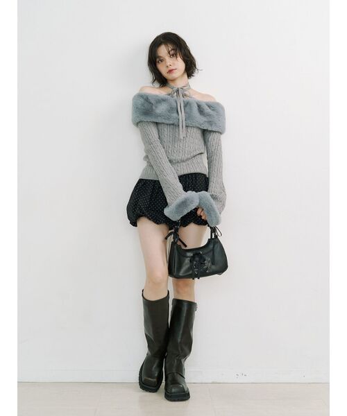 jouetie(ジュエティ)の「ファードッキングオフショルニット(ニット/セーター・レディース・オフホワイト/グレー/ブラック・MEDIUM)」の11枚目の写真