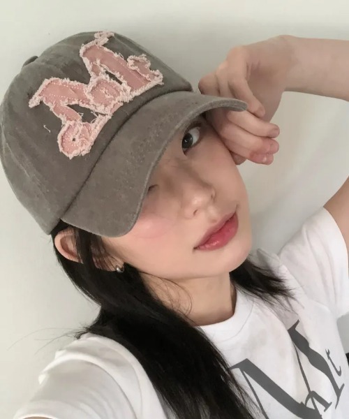 MUCENT(ムセント)の「◇MUCENT◇ブランド直輸入正規品/MUCENT ヴィンテージウォッシングアップリケボールキャップ MUCENT VINTAGE WASHING APPLIQUE BALL CAP(キャップ・レディース・ベージュ/ブラック系その他2/カーキ/グレー/アッシュグレー/ブラック系その他/ピンク/ホワイト/レッド/ネイビー/ブラック系その他3/ブラウン系その他・FREE)」の1枚目の写真