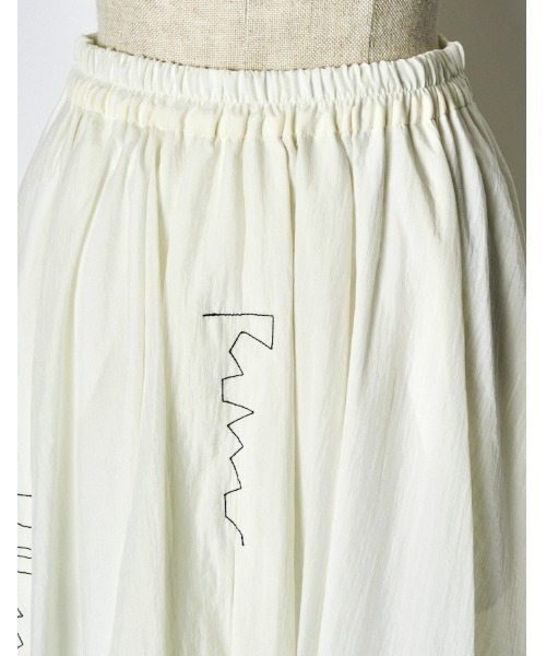 RUMCHE(ラムシェ)の「Stitch Balloon Skirt / ステッチバルーンスカート(スカート・レディース・ホワイト/ブラック・FREE)」の5枚目の写真