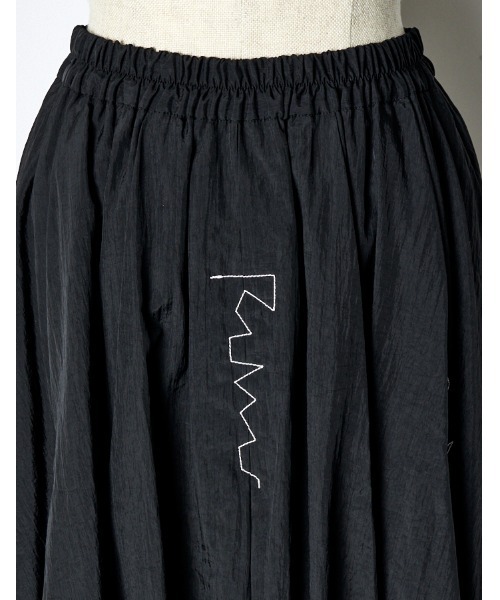 RUMCHE(ラムシェ)の「Stitch Balloon Skirt / ステッチバルーンスカート(スカート・レディース・ホワイト/ブラック・FREE)」の4枚目の写真