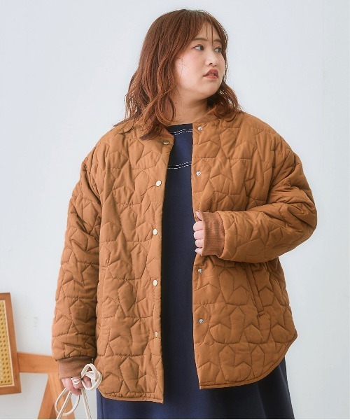 SMILE LAND（スマイルランド）の「＜大きいサイズ＞星柄キルティングアウター（ダウンジャケット/コート・レディース・キャメル/ブラック/カーキ・L/LL/3L/4L/5L）」の3枚目の写真