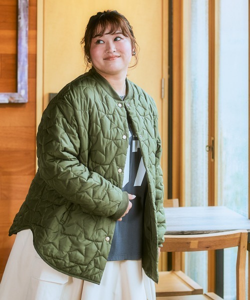 SMILE LAND（スマイルランド）の「＜大きいサイズ＞星柄キルティングアウター（ダウンジャケット/コート・レディース・キャメル/ブラック/カーキ・L/LL/3L/4L/5L）」の5枚目の写真