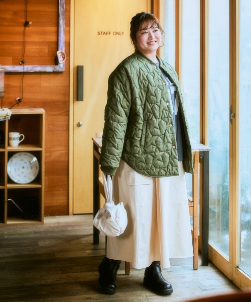 SMILE LAND（スマイルランド）の「＜大きいサイズ＞星柄キルティングアウター（ダウンジャケット/コート・レディース・キャメル/ブラック/カーキ・L/LL/3L/4L/5L）」の6枚目の写真